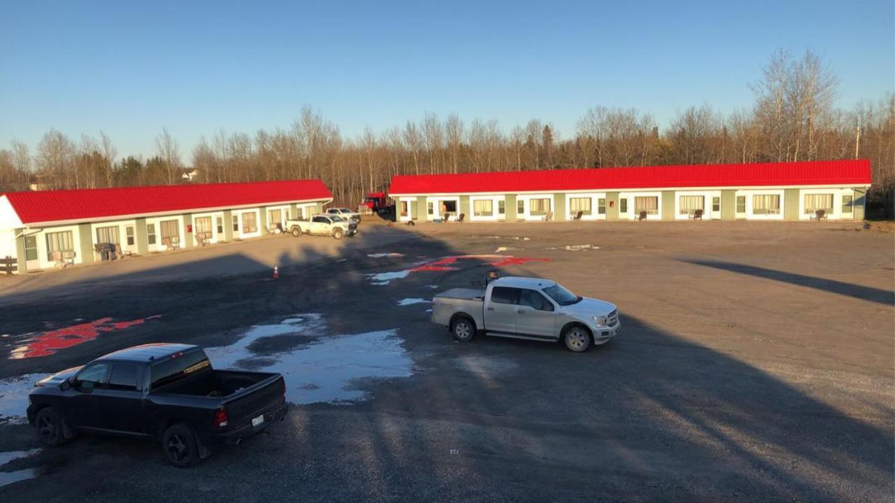 Moose Motel Smooth Rock Falls Εξωτερικό φωτογραφία